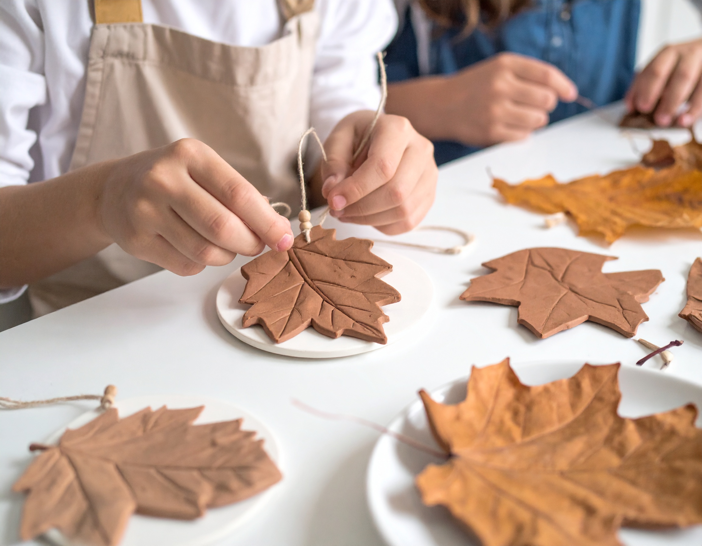 Firefly_salzteiganhänger, herbst, blätterabdruck, diy, kinder 969905 Basteln mit Kindern im Herbst, Salzteig Herbstblätter